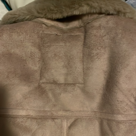 Hollister taupe cropped shearling jacket - Picture 3 of 9